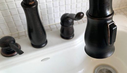 キッチンの排水口の詰まりを自分で解消する方法